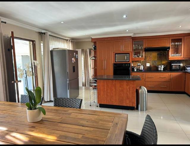 5 BEDROOM HOUSE FOR SALE IN HEUWELOORD